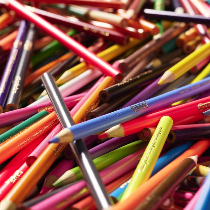 Lápices de colores en una pila